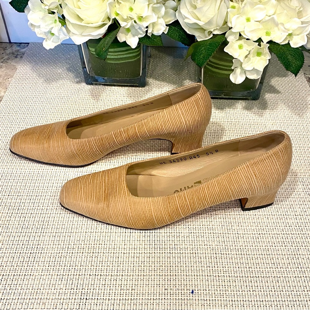 Preowned Salvatore Ferragamo shoes size 5.5 B